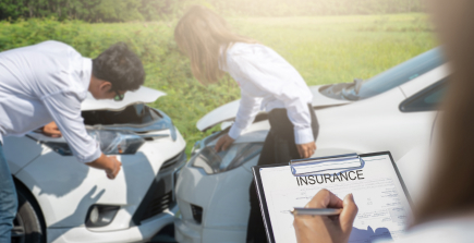 Florida road with cars, representing the legal requirement for auto insurance.